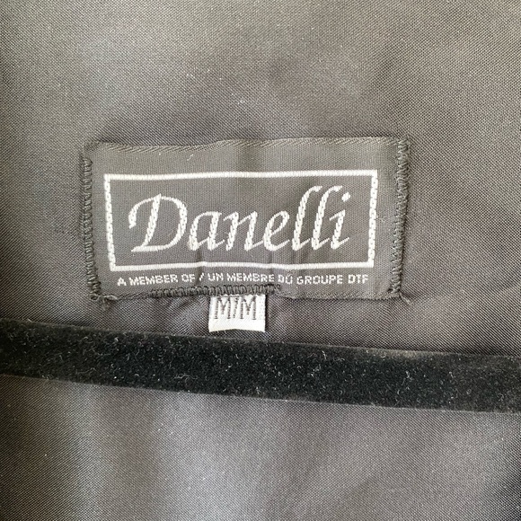 Vest - Picture 3 of 4